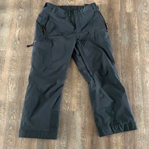 Men’s Obermeyer ski pants in Excellent condition.